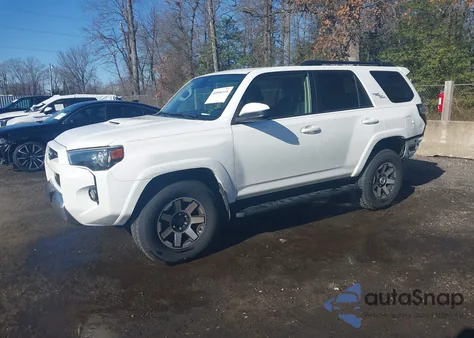 2020 Toyota 4Runner Trd Off Road z USA, uszkodzony, nr VIN JTEBU5JR0L5761296